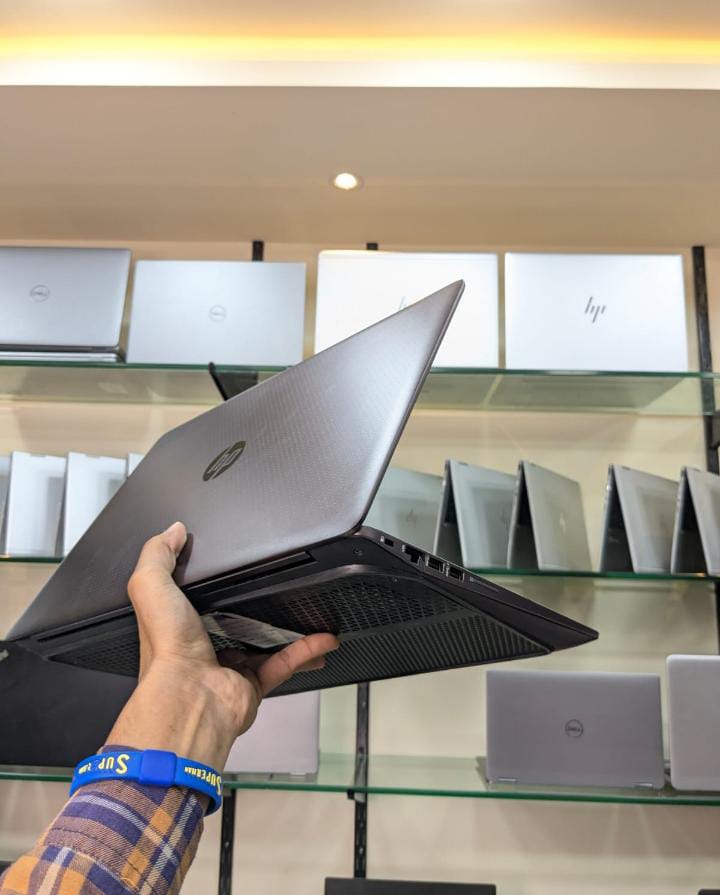 HP ZBook Studio G3 with 16GB RAM and 256GB SSD – Core i7 6th Generation