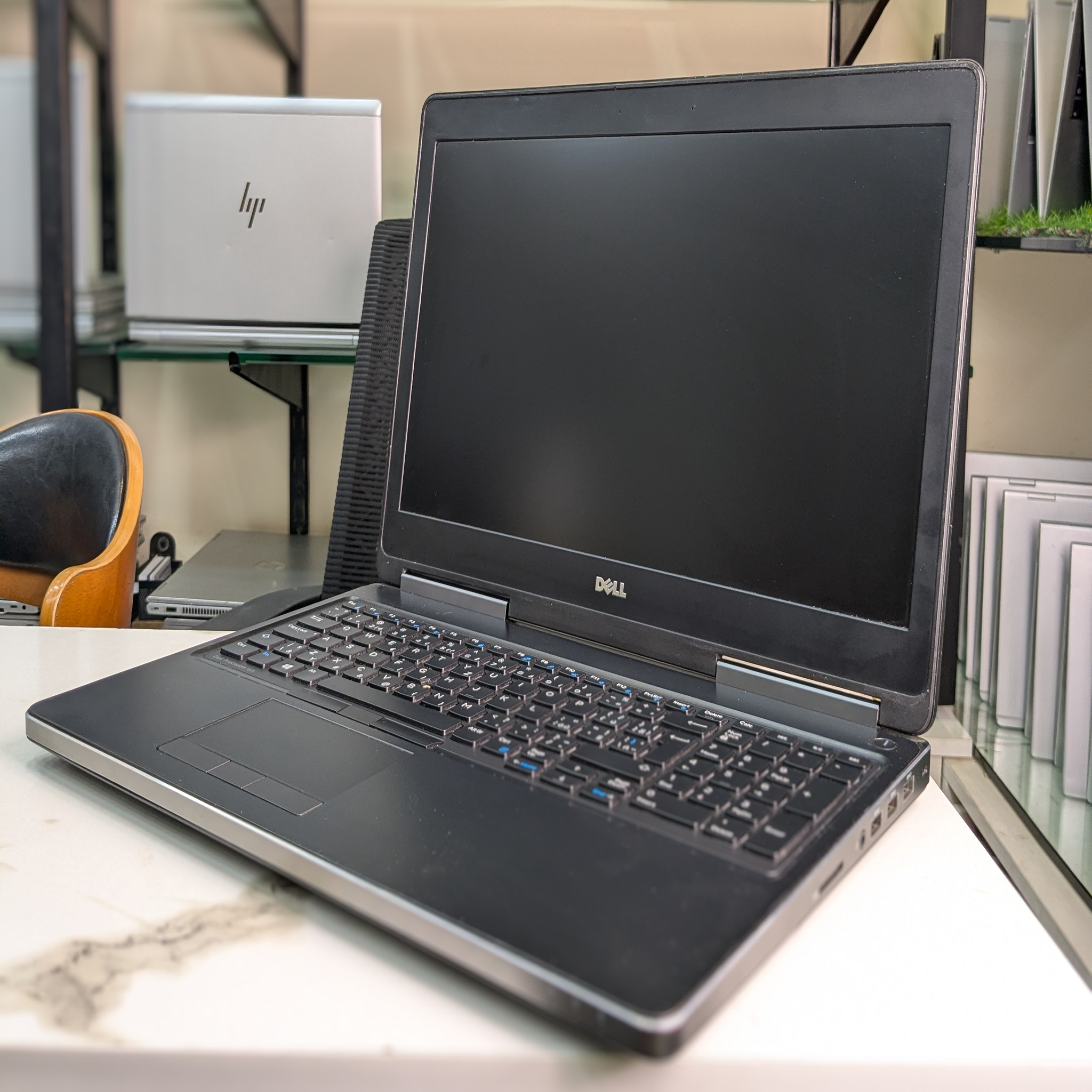 Dell Precision 7510 Workstation | Core i7 6th Gen HQ | 16GB RAM | NVMe SSD | Quadro M1000M | 15.6" FHD | Professional Laptop | Used Pakistan