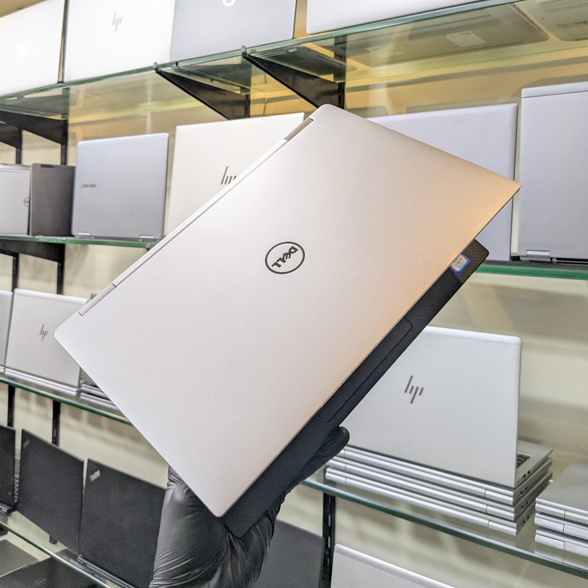 Dell XPS 13 9370 | Intel Core i5-8350U 8th Gen 1.7GHz | 16GB LPDDR3 | 256GB SSD | 13.3" FHD IPS InfinityEdge Anti-Glare | Thunderbolt 3 | WavesMaxx Audio | Used Premium Ultrabook Pakistan
