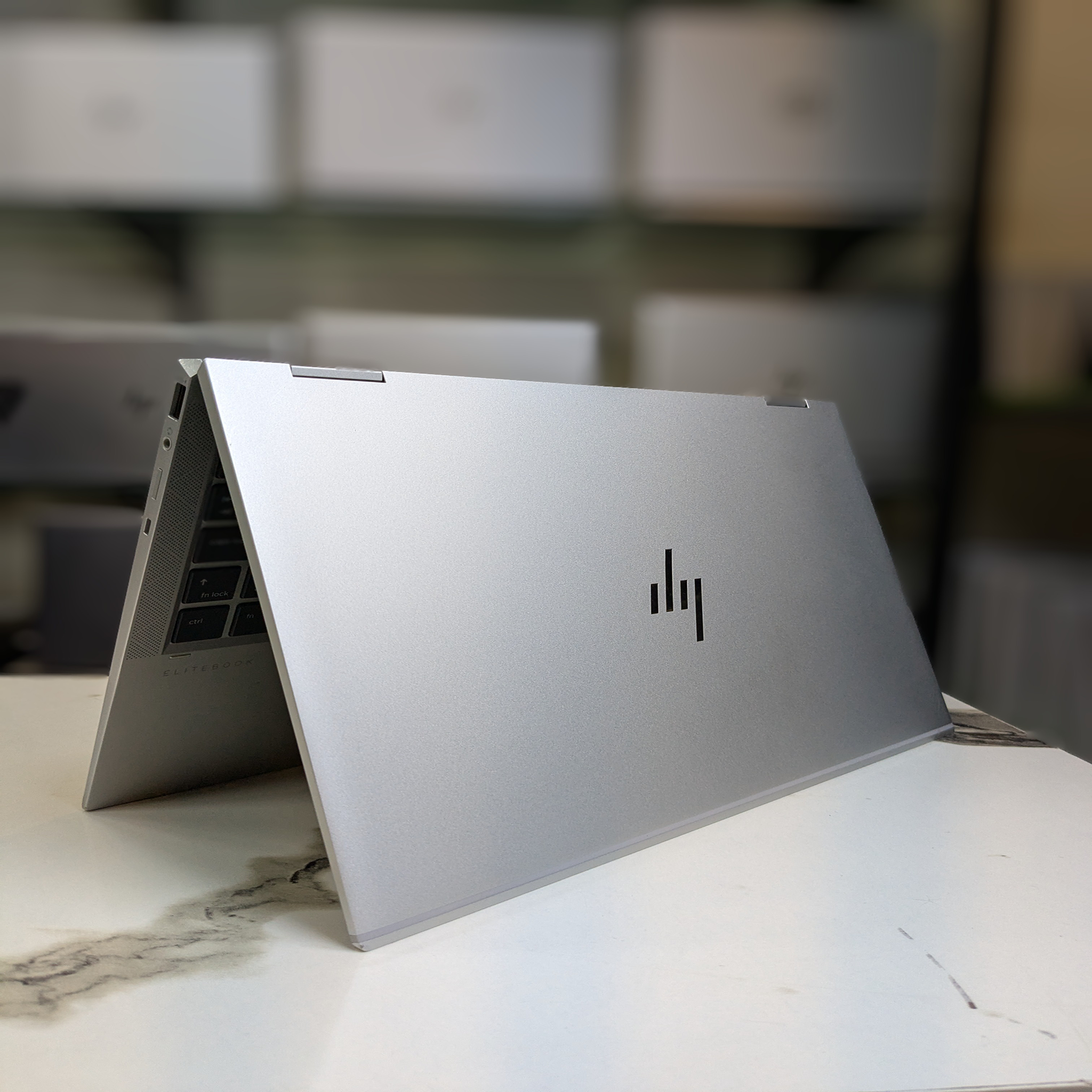 HP EliteBook 1040 G8 | Intel Core i7-1165G7 11th Gen | 16GB LPDDR4X | 512GB NVMe SSD | 14" FHD IPS | Thunderbolt 4 | Wi-Fi 6 | Used Business Ultrabook Pakistan