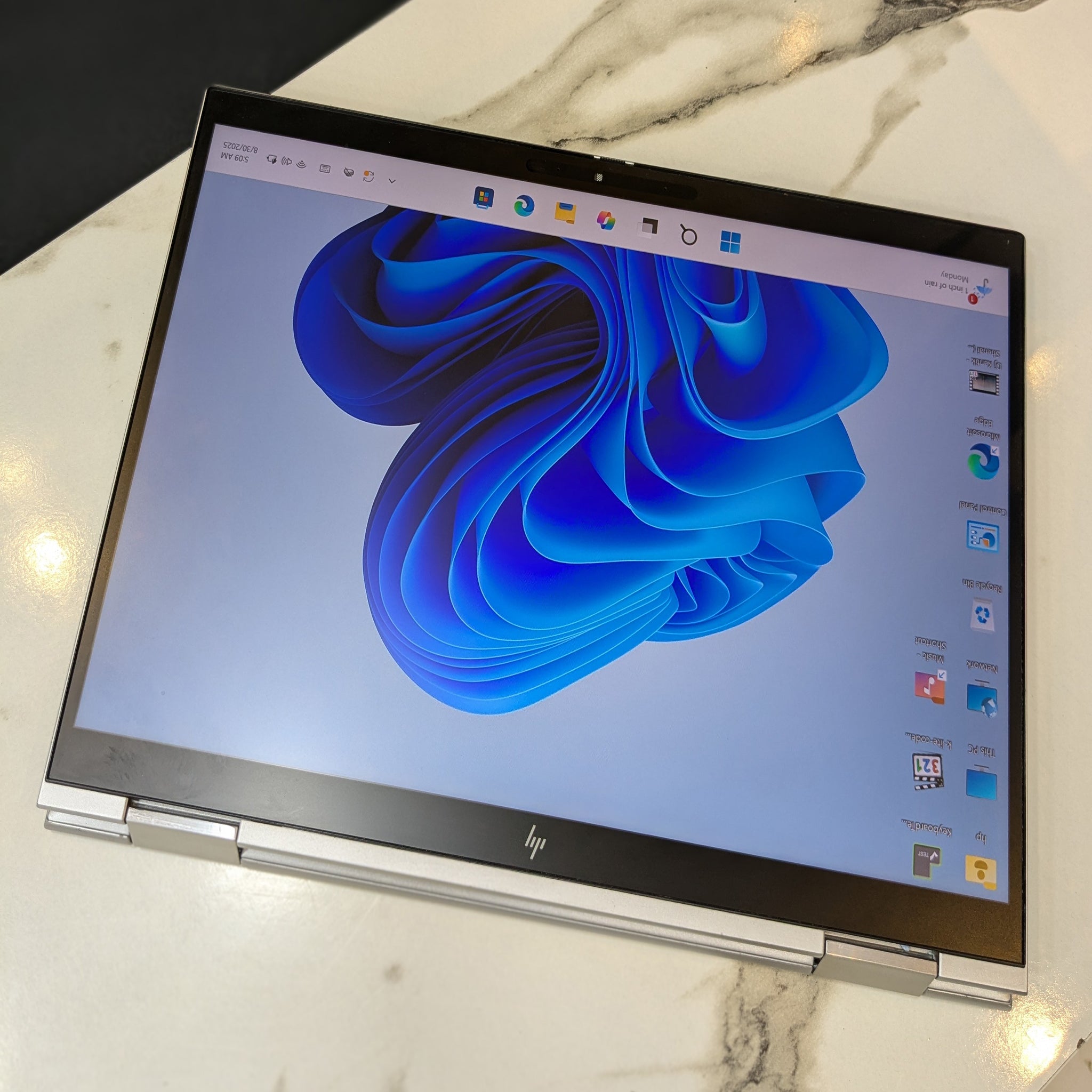 HP EliteBook 1040 G9 | Intel Core i5-1235U 12th Gen | 16GB DDR5 4800MHz | 512GB NVMe SSD | 14" WUXGA IPS | Thunderbolt 4 | Used Business Laptop Pakistan