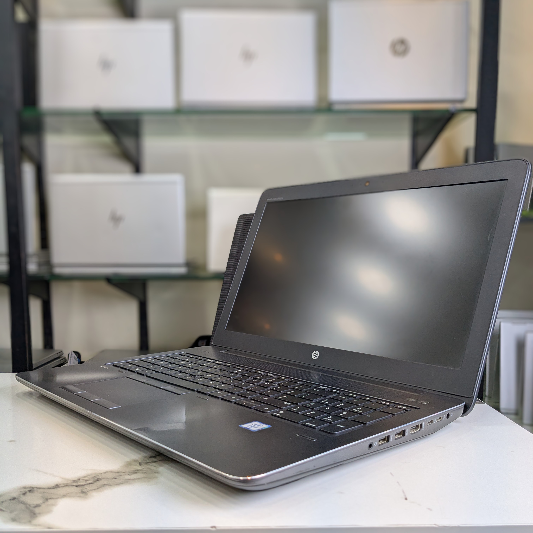 HP ZBook 15 G3 i5 Quadro M1000M workstation Pakistan