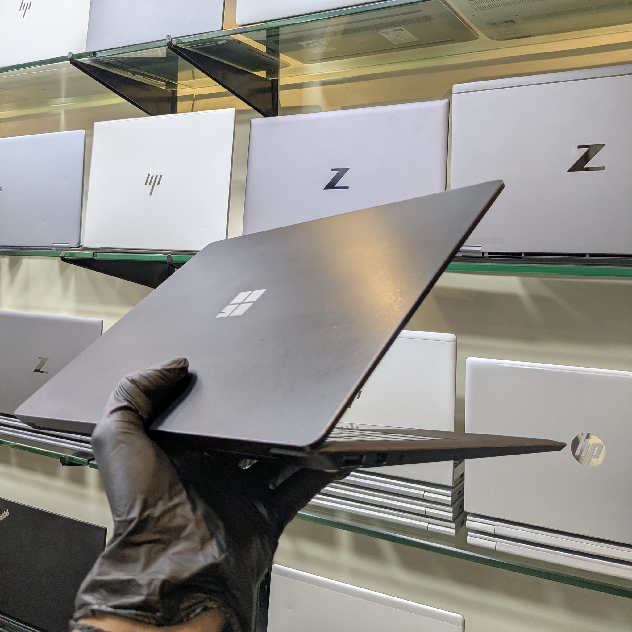 Microsoft Surface Laptop i7 16GB 512GB Pakistan