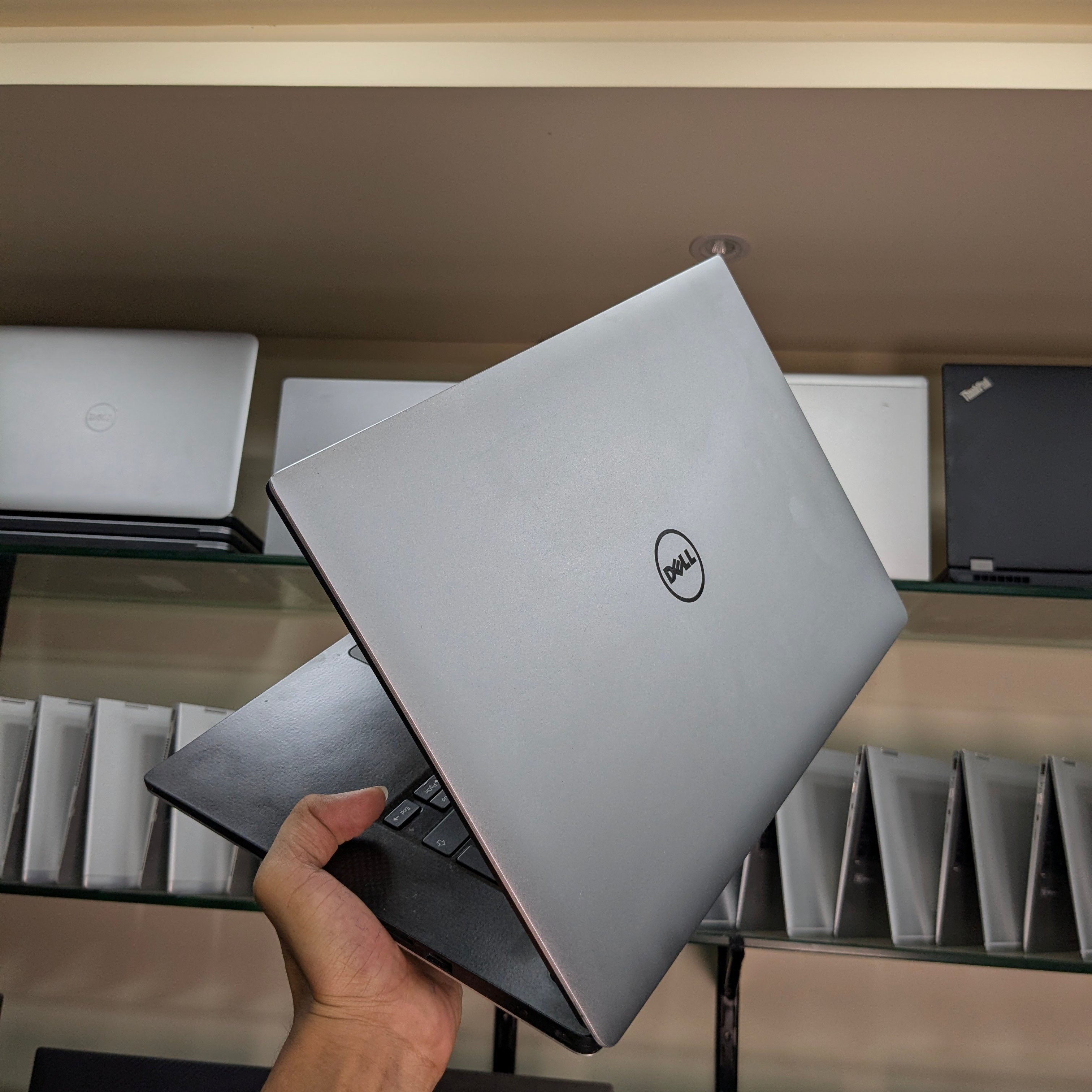 Dell Precision 5510 | Intel Core i7-6820HQ 6th Gen 2.7GHz | 16GB DDR4 | 512GB NVMe SSD | 15.6" FHD IPS Anti-Glare | NVIDIA Quadro M1000M 2GB GDDR5 | Thunderbolt 3 | Used Mobile Workstation Pakistan