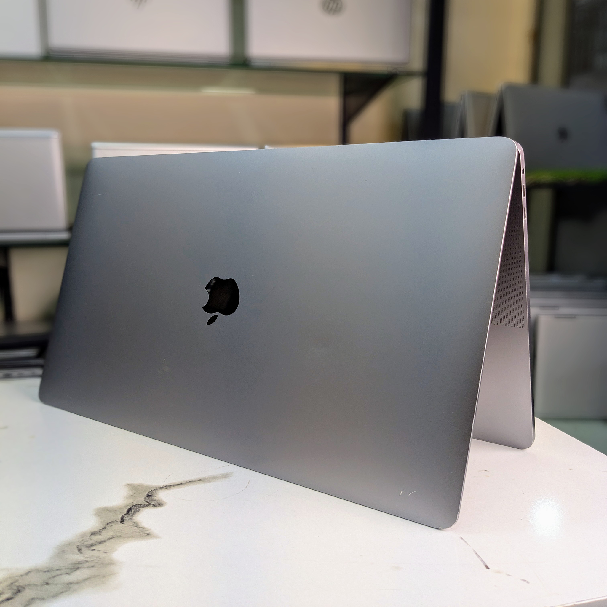 Apple MacBook Pro 15.4" 2018 | Intel Core i7-8750H | 16GB RAM | 256GB SSD | Touch Bar | Radeon Pro 555X | Used Laptop Pakistan